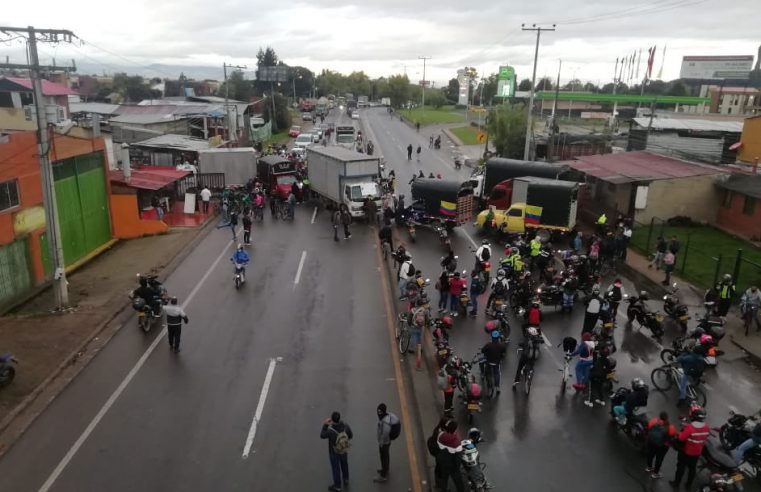 Hoy 12 de mayo registran bloqueos de vías en Cota