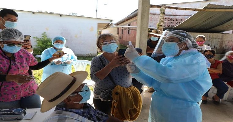 Cundinamarca: personal de la salud conmemora Día del Trabajo vacunando