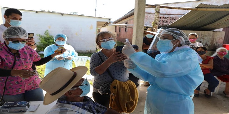 Cundinamarca: personal de la salud conmemora Día del Trabajo vacunando