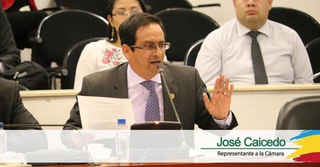 Representante Caicedo renunció a su curul