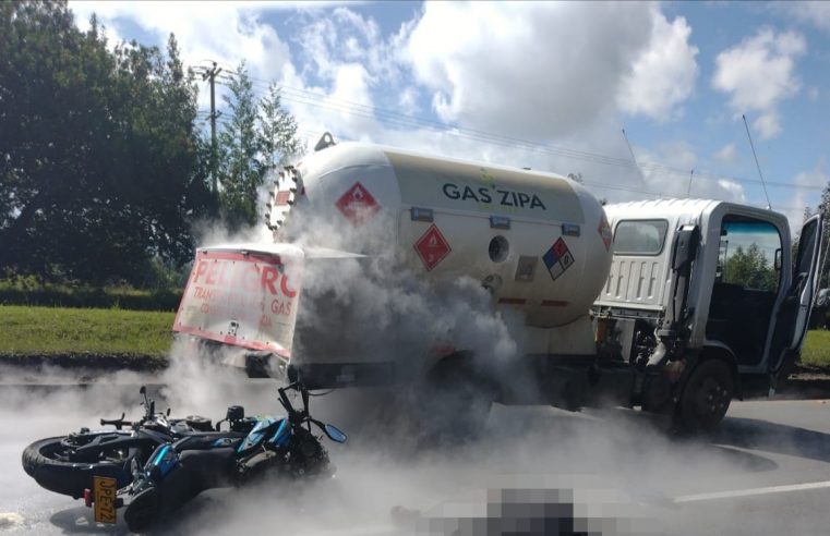 Se registra choque entre moto y vehículo de gas en la vía Zipaquirá-Cajicá