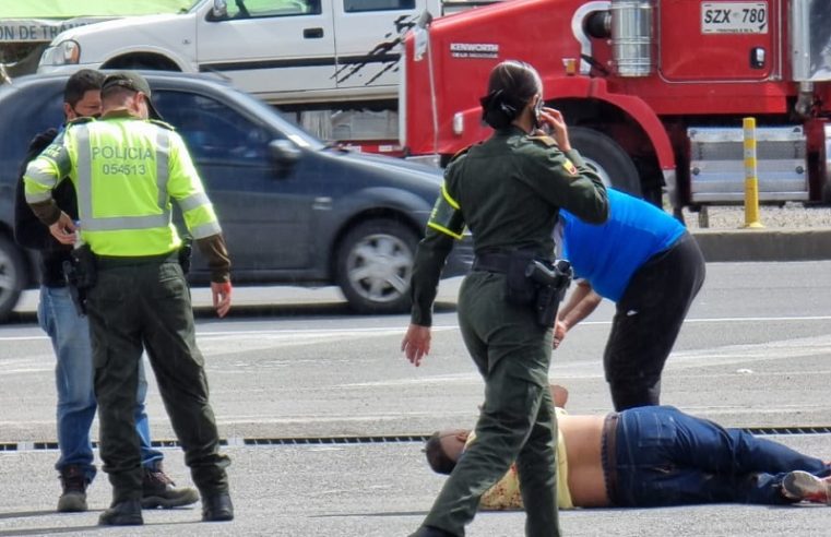 Cajicá: Procedimiento de tránsito terminó con un policía y un ciudadano heridos