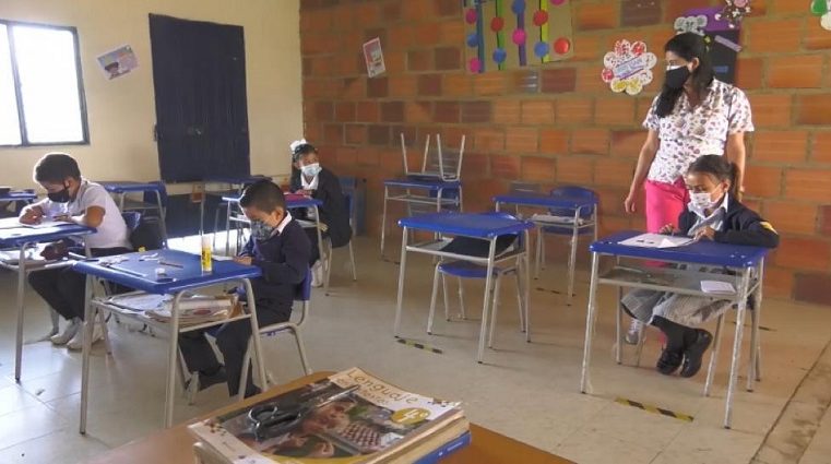 Cerca del 80 % de los estudiantes ya está asistiendo a las Instituciones educativas en Cundinamarca