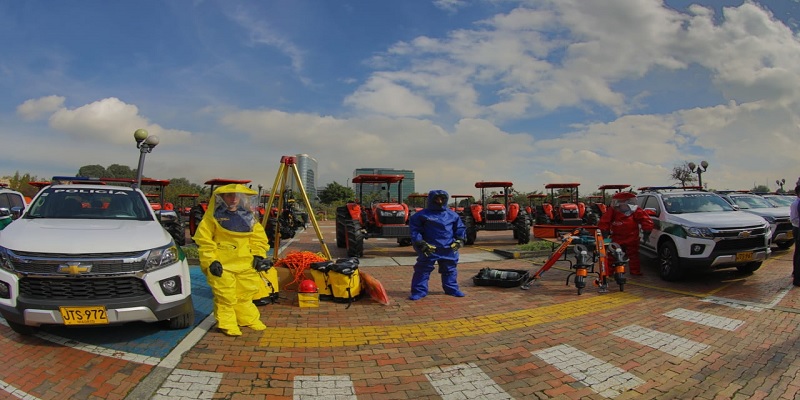 Entregan maquinaria, patrullas y kits de rescate a municipios de Cundinamarca