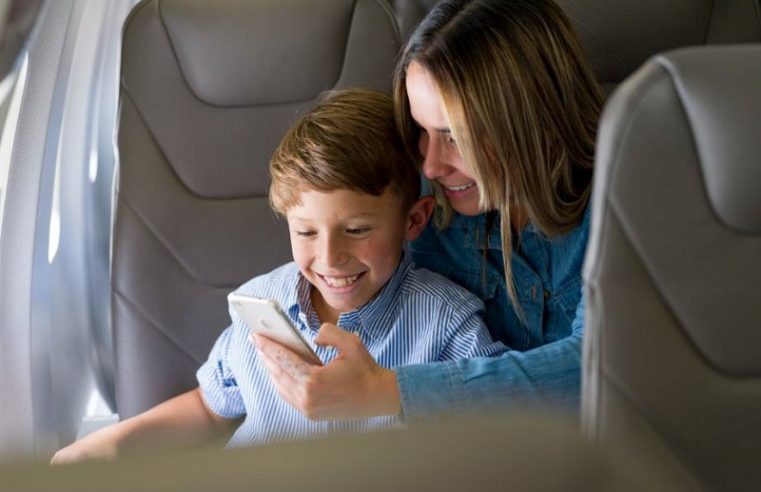 Guía para viajes aéreos con niños durante la semana de receso