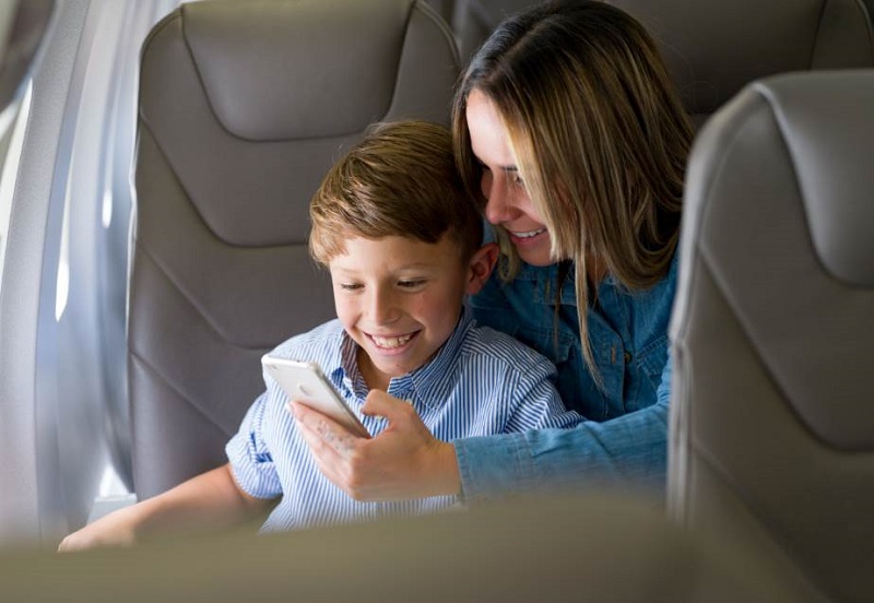 Guía para viajes aéreos con niños durante la semana de receso