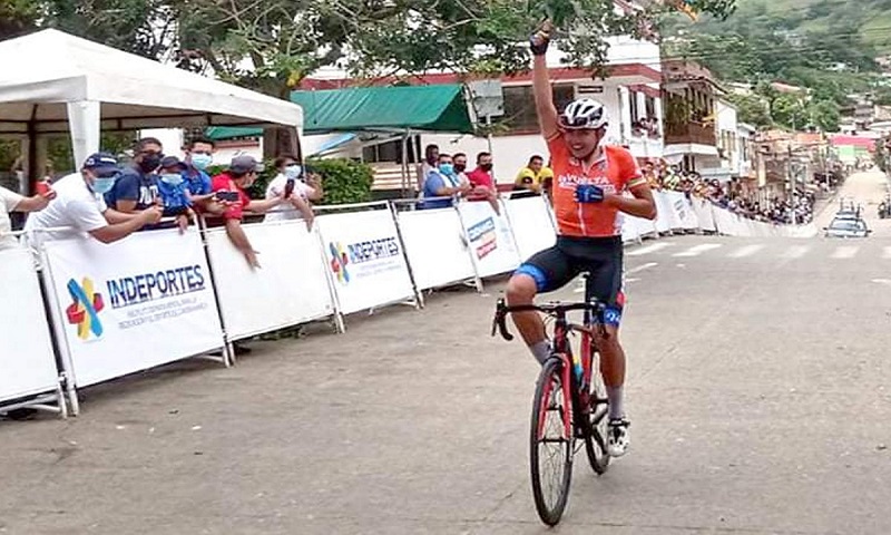 Marlon Garzón ganó la segunda etapa y es líder de la Vuelta a Cundinamarca