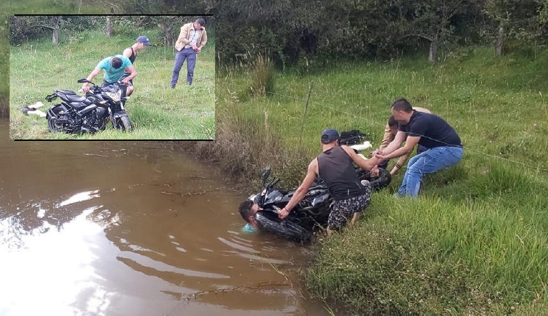 Recuperan en un pozo de agua una motocicleta hurtada en Tocancipá