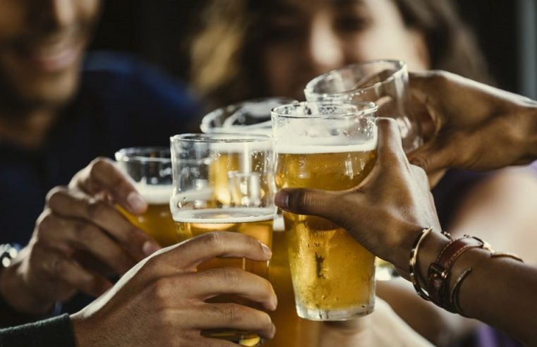 Escasez de cerveza obedecería a falta de disponibilidad de materias primas y contenedores, afirmó Bavaria