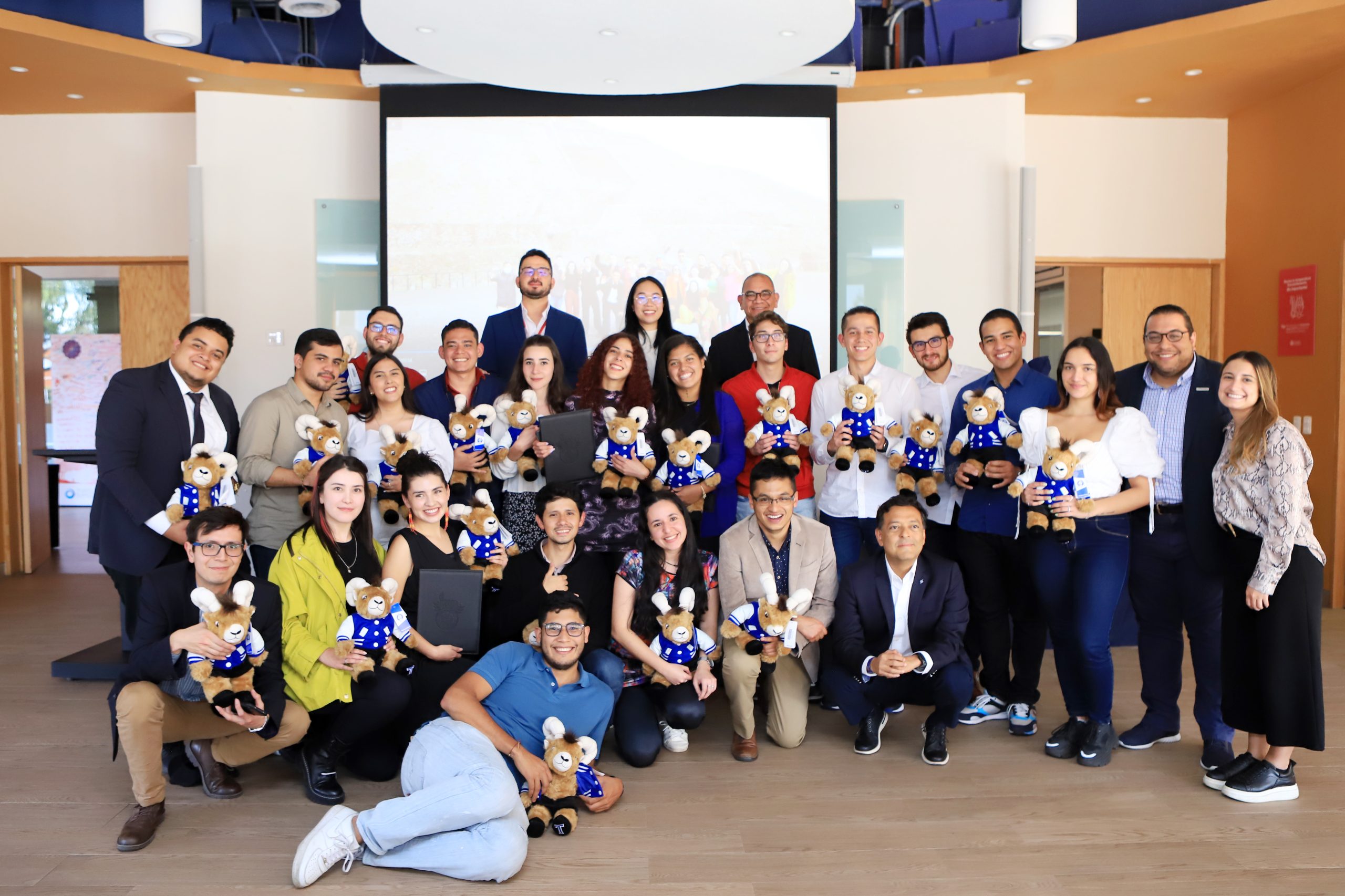 30 jóvenes colombianos ganadores del reto Semillas del Futuro viajarán a México