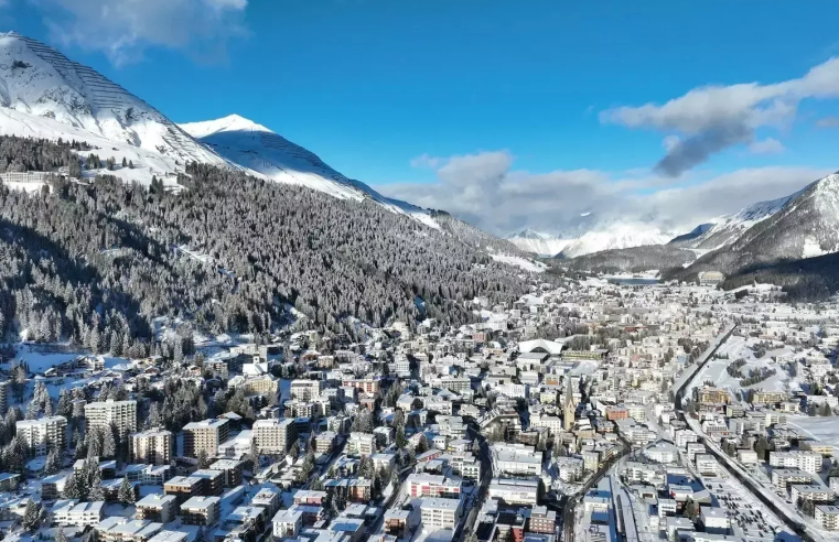 Descubriendo Davos: Sede del Foro Económico Mundial en los Alpes Suizos