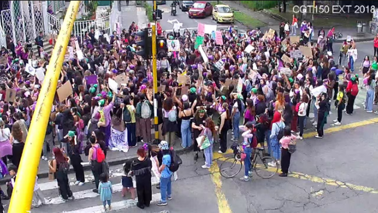 Bloqueos en Bogotá: Manifestaciones en el Día de la Mujer Impactan la Movilidad