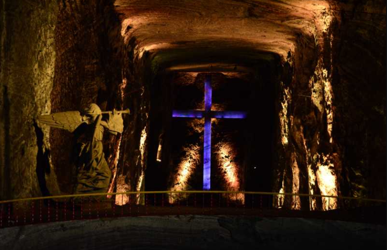 Explorando la Catedral de Sal de Zipaquirá en Semana Santa: Una Aventura Accesible