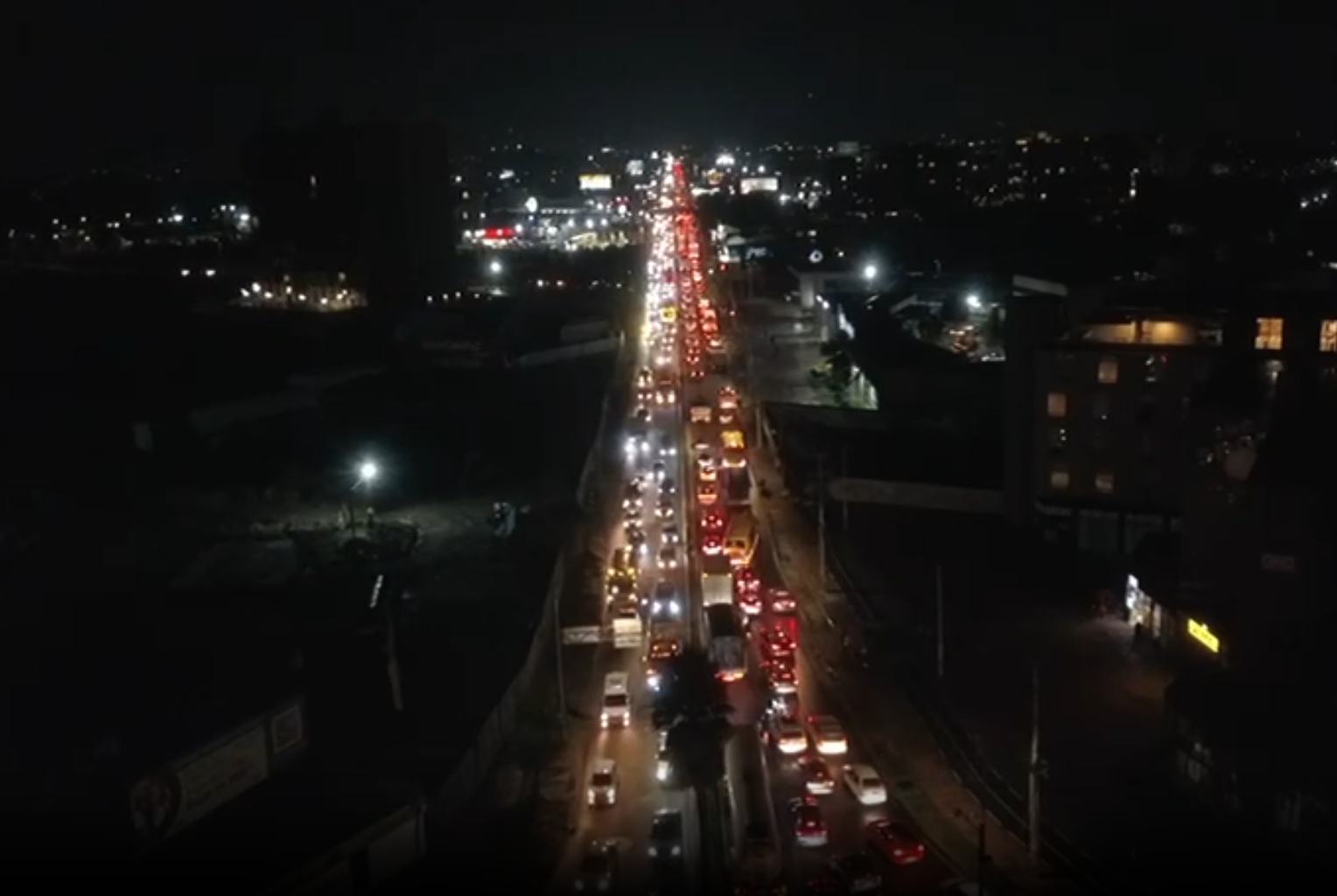 Vehículos de carga pesada no pueden transitar por vías de Chía + Video