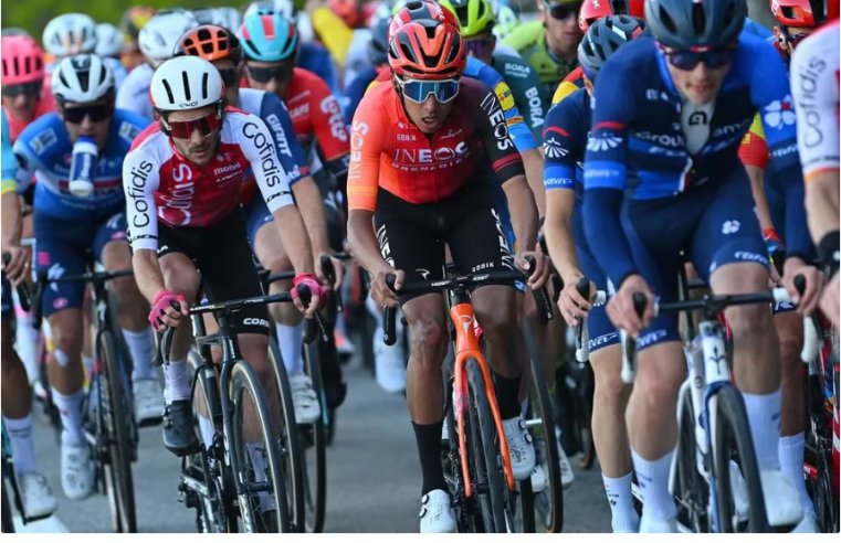 Triunfo de Richard Carapaz en la Cuarta Etapa del Tour de Romandía 2024: Egan Bernal se Posiciona en el Top-10