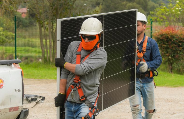 Avanza la Transición Energética en Cundinamarca: Instalación de Paneles Solares en Instituciones Educativas