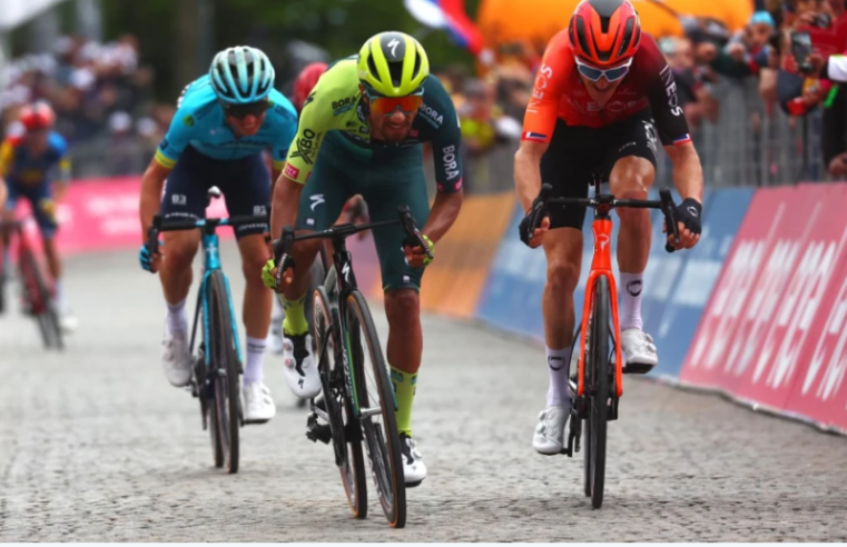 Tadej Pogacar Domina en la Montaña: Resumen tras la Etapa 2 del Giro de Italia 2024