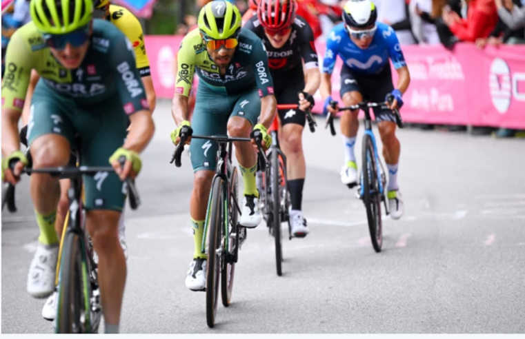 Daniel Felipe Martínez Destaca en la Etapa 3 del Giro de Italia 2023