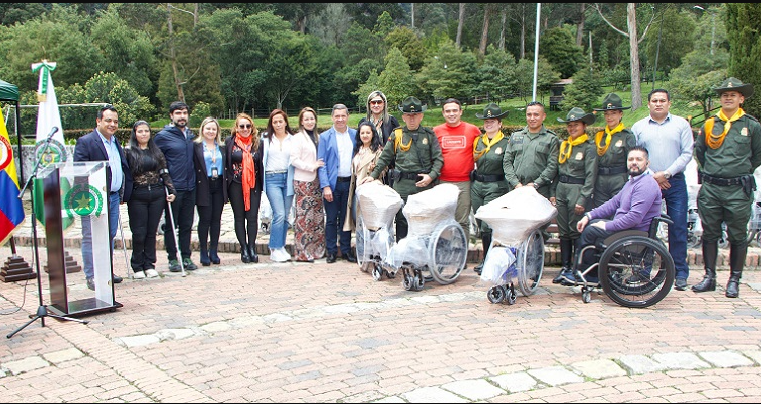 Entrega de Sillas de Ruedas Neurológicas a Personas con Discapacidad en Cundinamarca