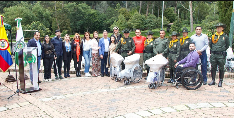 Entrega de Sillas de Ruedas Neurológicas a Personas con Discapacidad en Cundinamarca