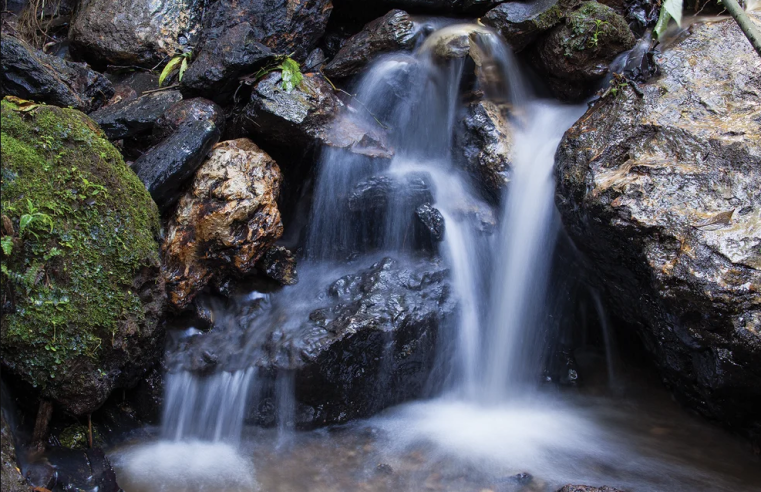 Desafíos Ambientales en Cundinamarca: Riesgos de Escasez de Agua y Contaminación del Aire