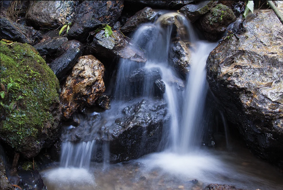 Desafíos Ambientales en Cundinamarca: Riesgos de Escasez de Agua y Contaminación del Aire