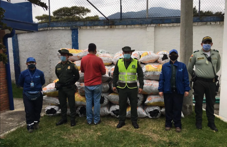 Incautan 30 Bultos de Carbón Vegetal en Zipaquirá por la CAR y la Policía de Carabineros