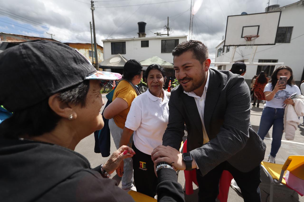 Entrega de Apoyos Nutricionales a Adultos Mayores en Zonas Rurales