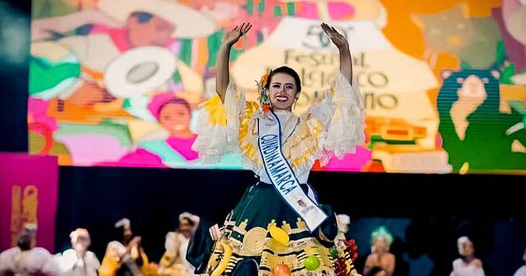 Cundinamarca Celebra: Nikol Dahyan Salazar Sichaca Coronada como Reina Nacional del Folclor
