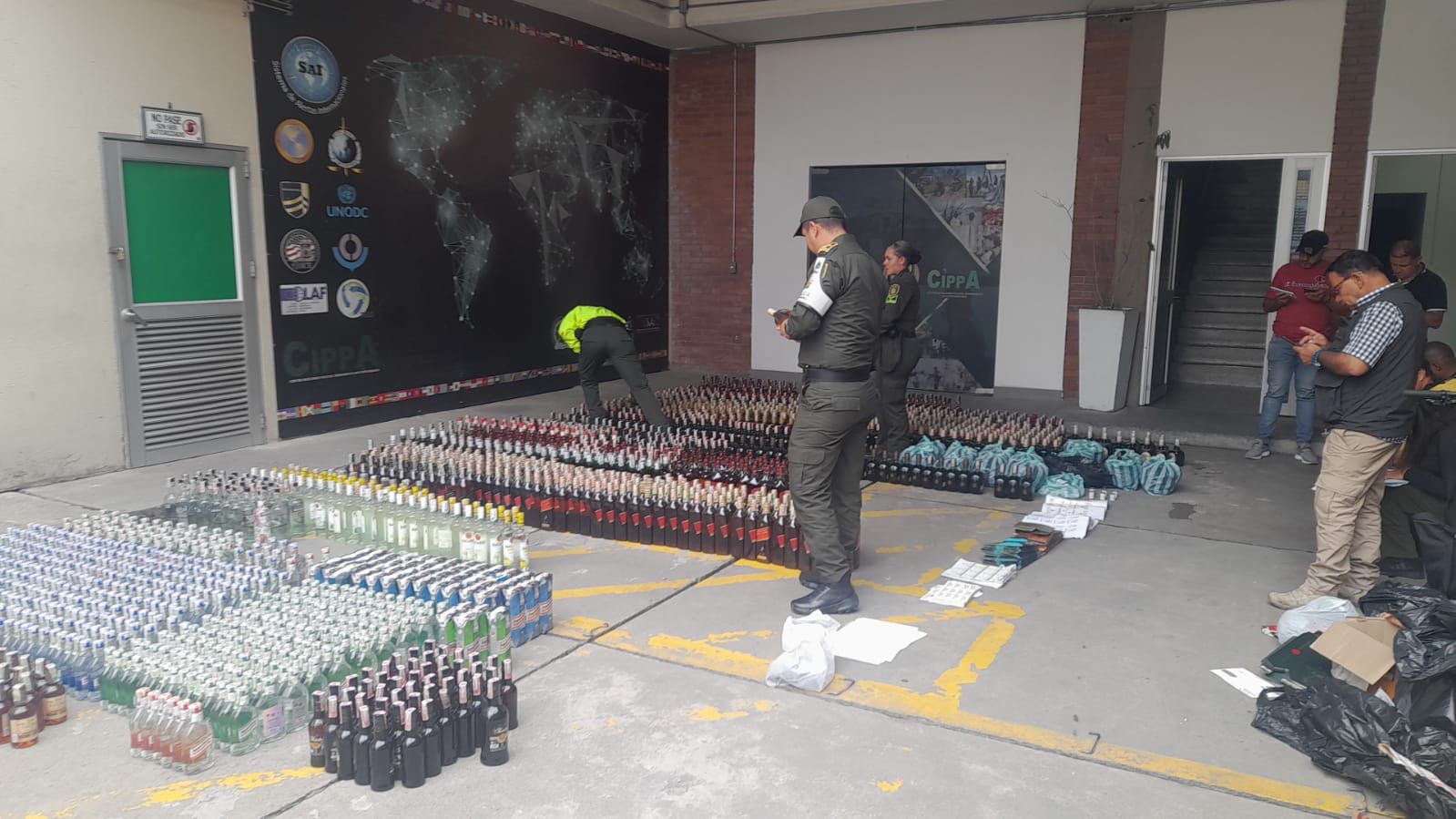 Operativo en Bogotá Impide la Distribución de Más de 2.000 Botellas de Licor Adulterado