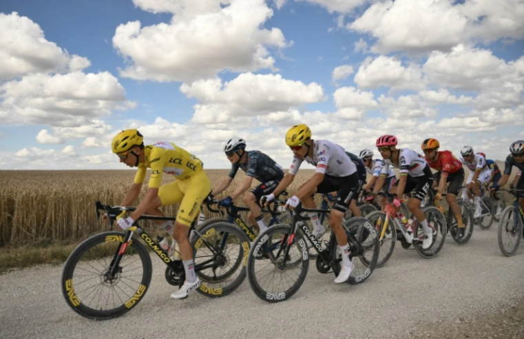 Jornada de Intensos Duelo en el Tour de Francia: Bernal Resiste en el Día del Gravel