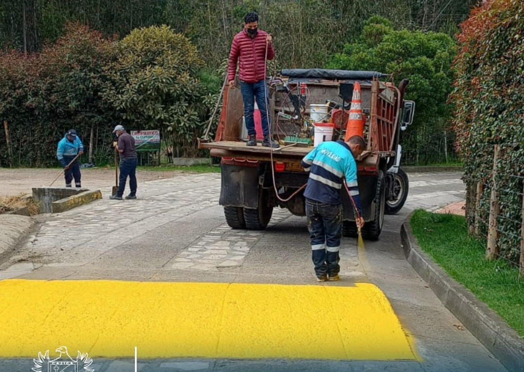 La Secretaría de Tránsito Señaliza Vías en el Sector La Cumbre