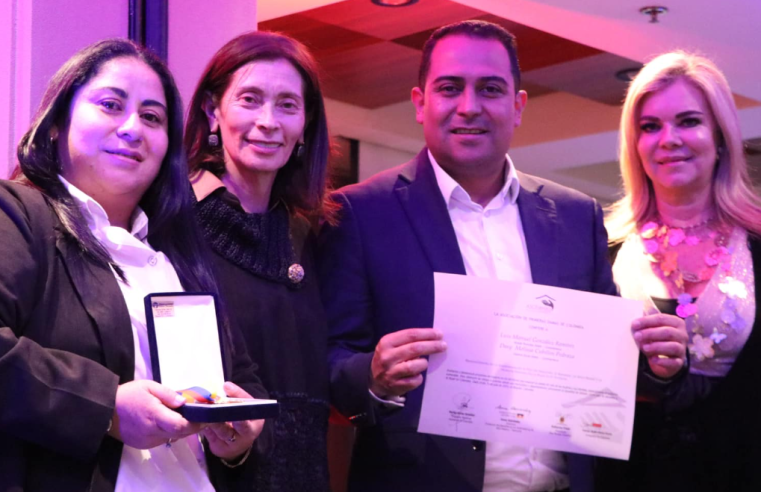 Alcalde y Gestora Social de Tabio Reciben Prestigioso Reconocimiento de ASODAMAS