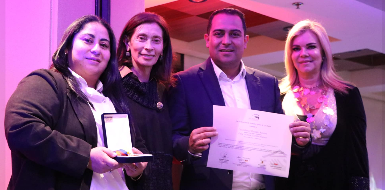 Alcalde y Gestora Social de Tabio Reciben Prestigioso Reconocimiento de ASODAMAS