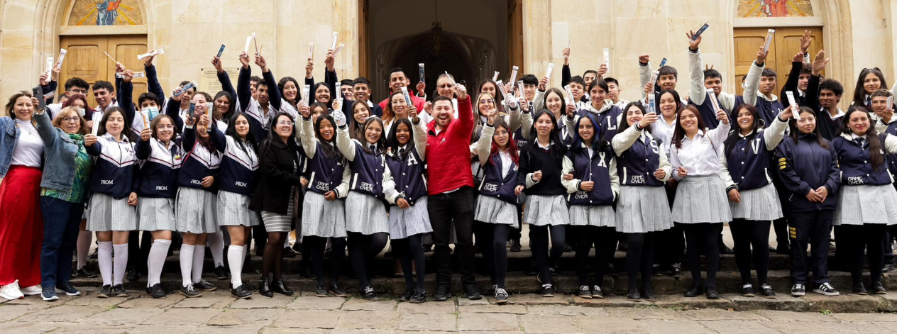 Ceremonia de Bendición del Lápiz Motiva a Estudiantes de Grado 11 en Tenjo