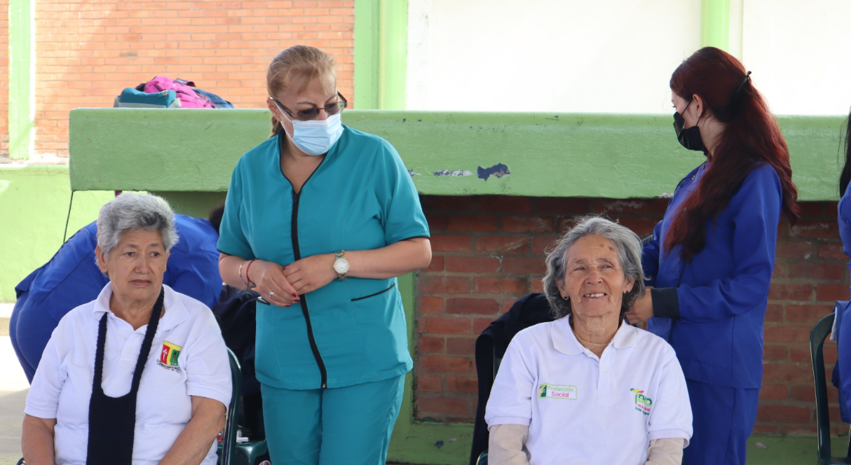 Jornada de Belleza para Adultos Mayores con el apoyo del SENA