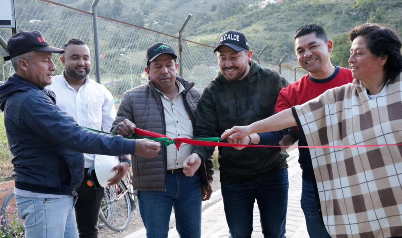 Tenjo Mejora Infraestructura Rural con Nuevas Placa Huellas en Chitasugá