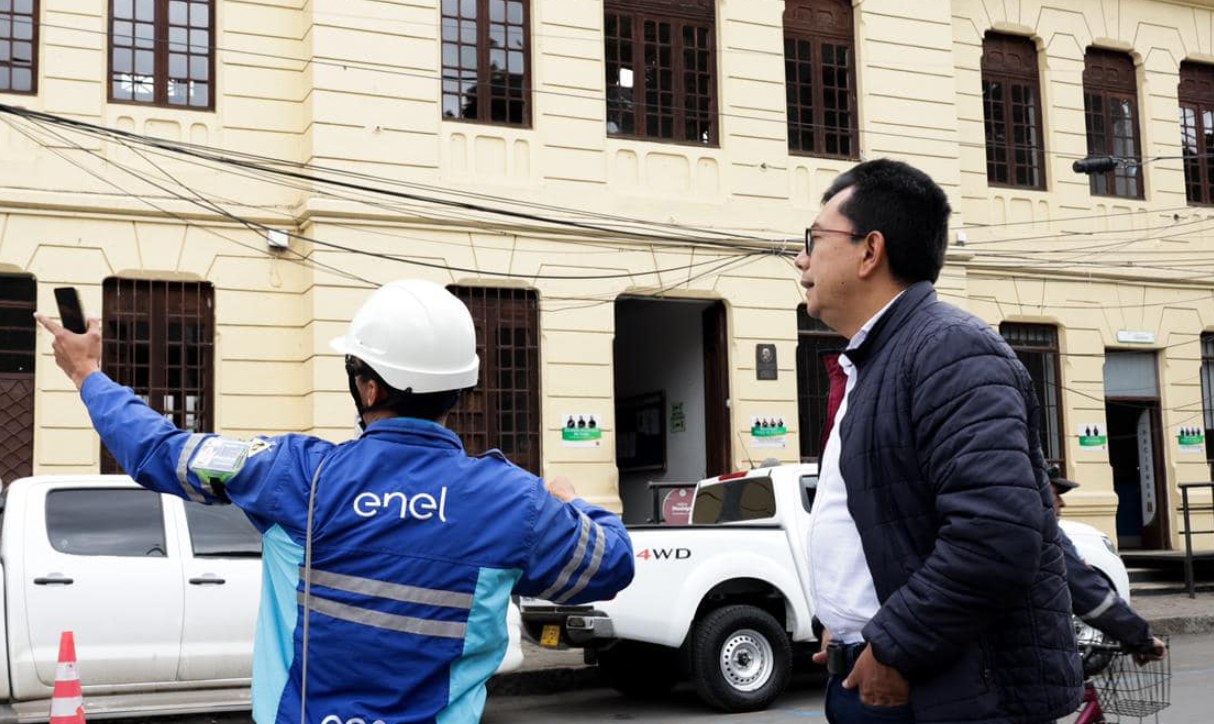 Reunión de Trabajo Aborda Infraestructura Eléctrica y Medio Ambiente en la Comunidad