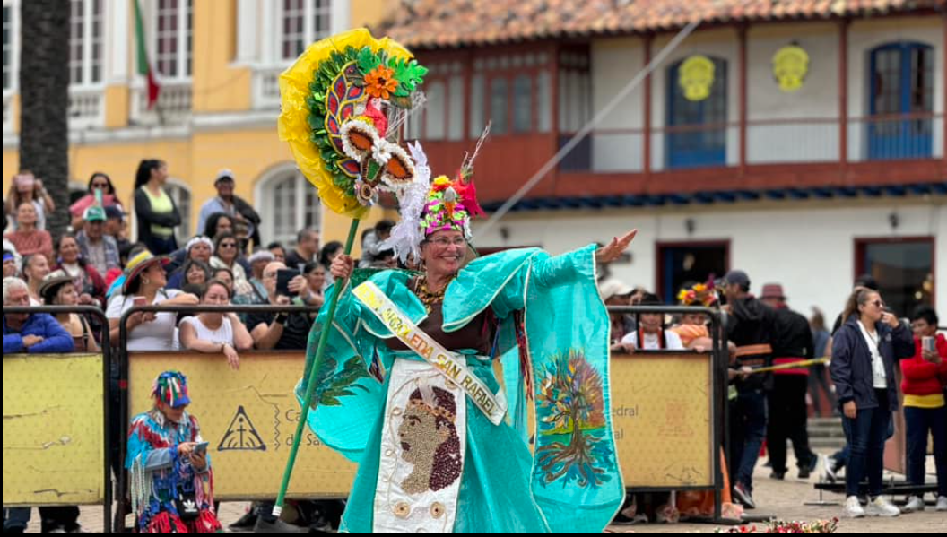 Zipaquirá rinde homenaje a sus adultos mayores en emotivo desfile