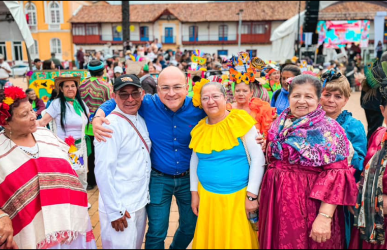 Gloria Eugenia Castaño Ortiz es coronada como la nueva Reina del Adulto Mayor en Zipaquirá