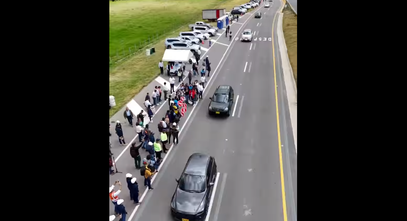 Entregan tramo vial que conecta Zipaquirá con Boyacá