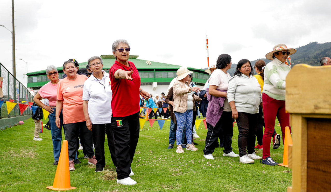 Emocionante jornada deportiva en la Semana del Adulto Mayor