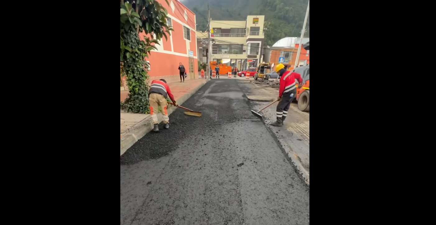 Mejoras en infraestructura vial con trabajos de fresado e instalación de asfalto en Sopó + Video