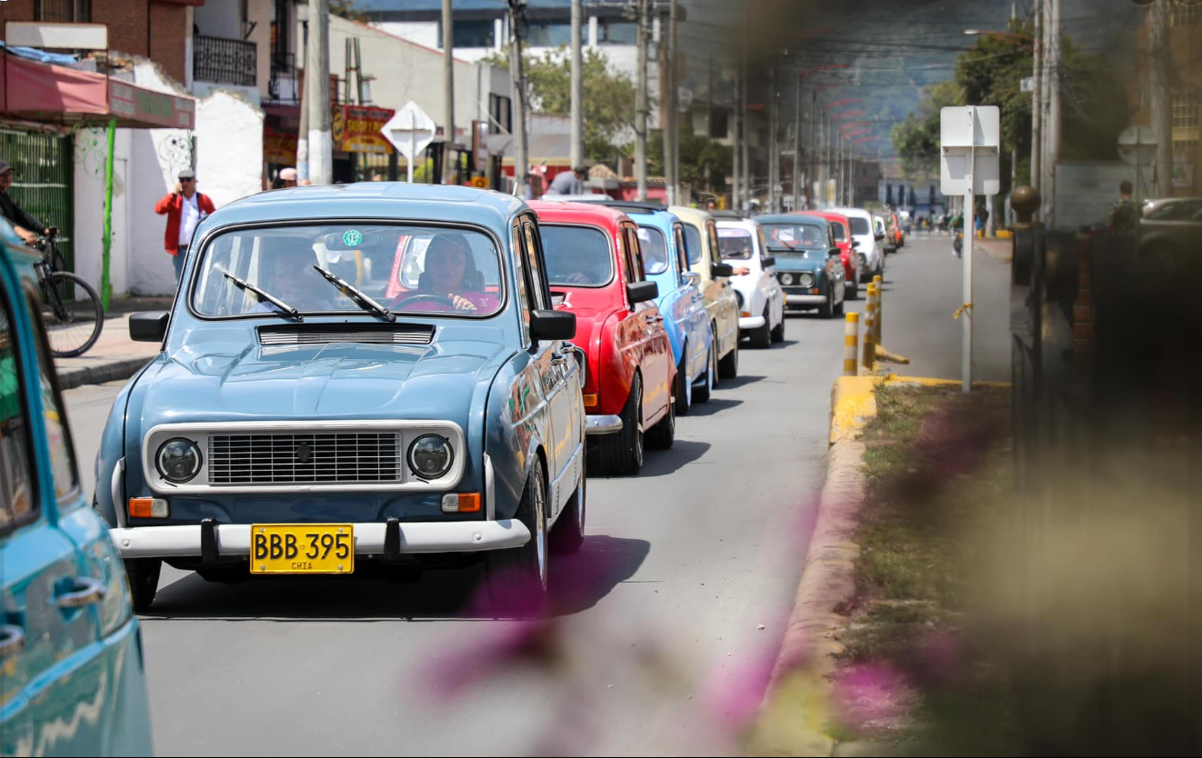 Éxito en la exhibición de autos y bicicletas clásicas en Chía