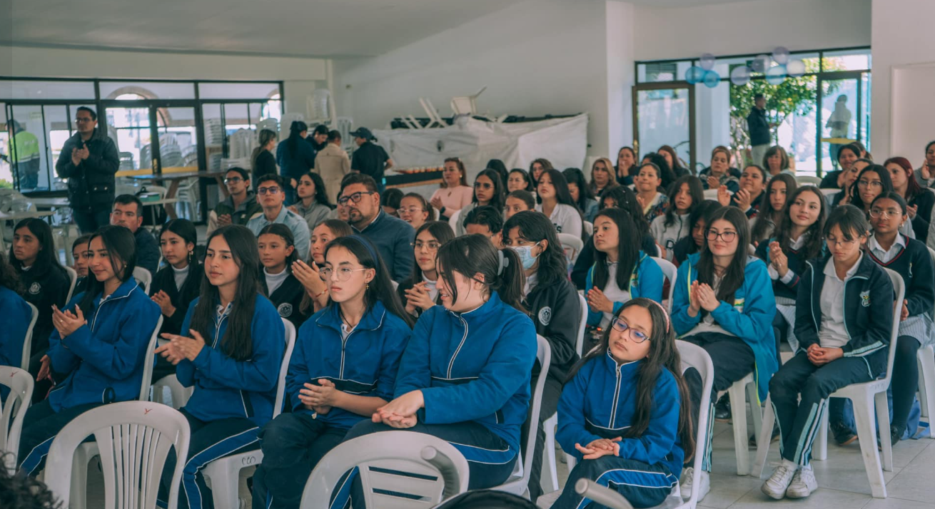 Día Internacional de la Niña: Empoderamiento de las jóvenes a través de la educación en tecnología