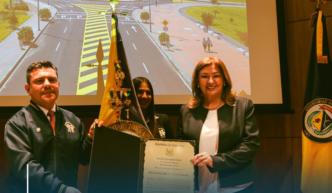 Homenaje al Cnel. Pedro Javier Rojas Guevara por su servicio en la Universidad Militar Nueva Granada