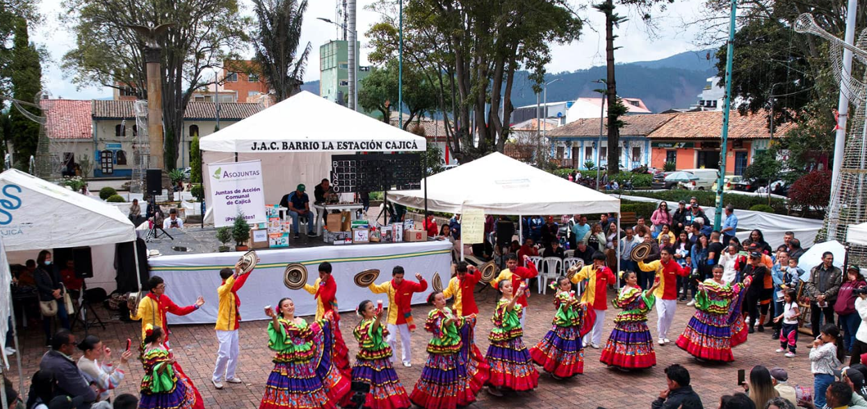 Celebración del Día Nacional de la Acción Comunal reúne a la comunidad en un bingo bazar