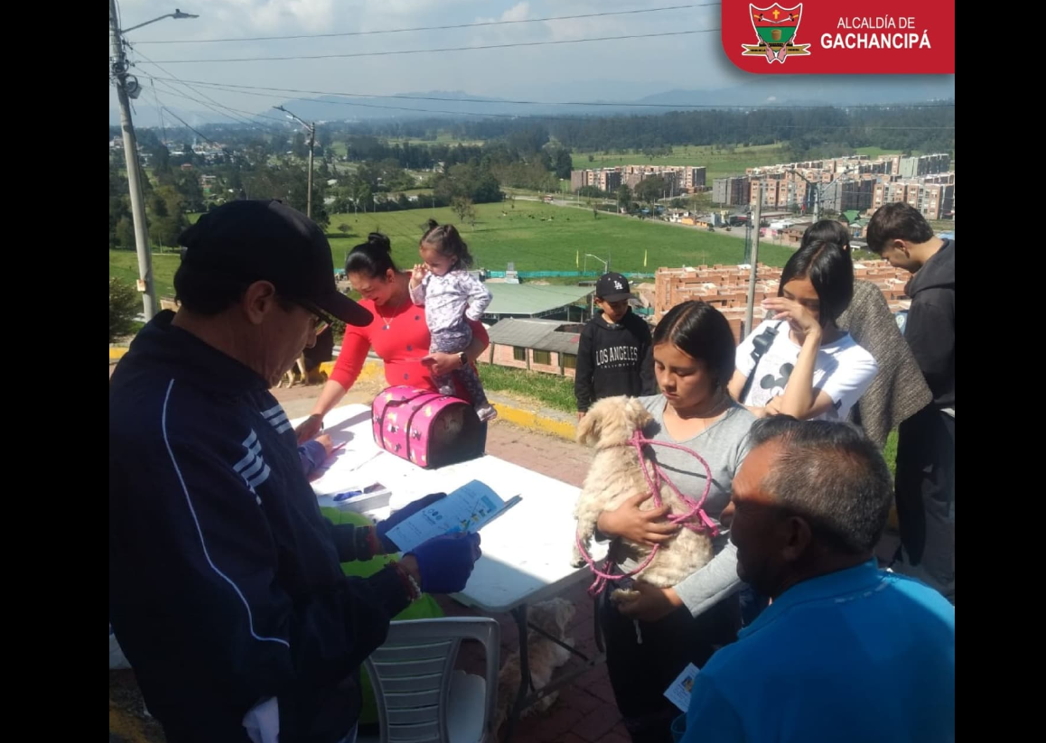 Exitosa jornada de vacunación para mascotas en Santa Bárbara