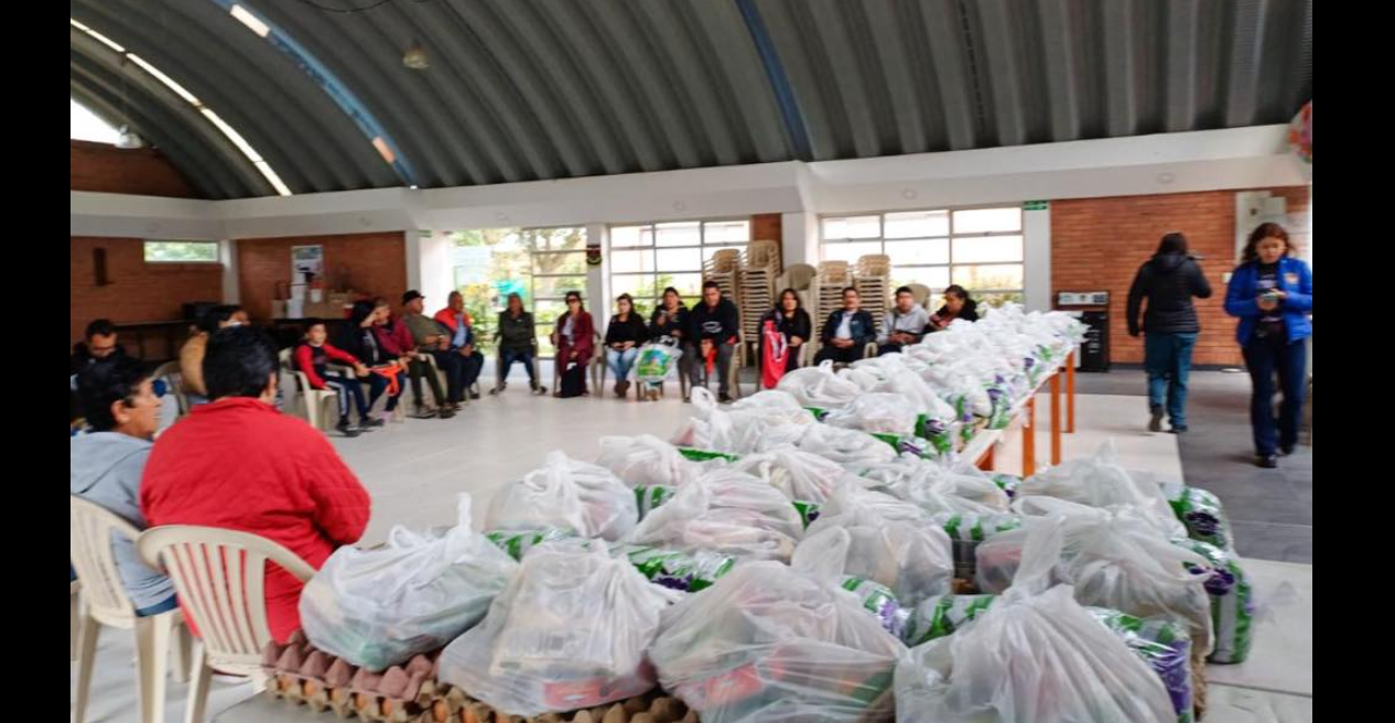 Sopó entrega mercados a personas con discapacidad y sus cuidadores