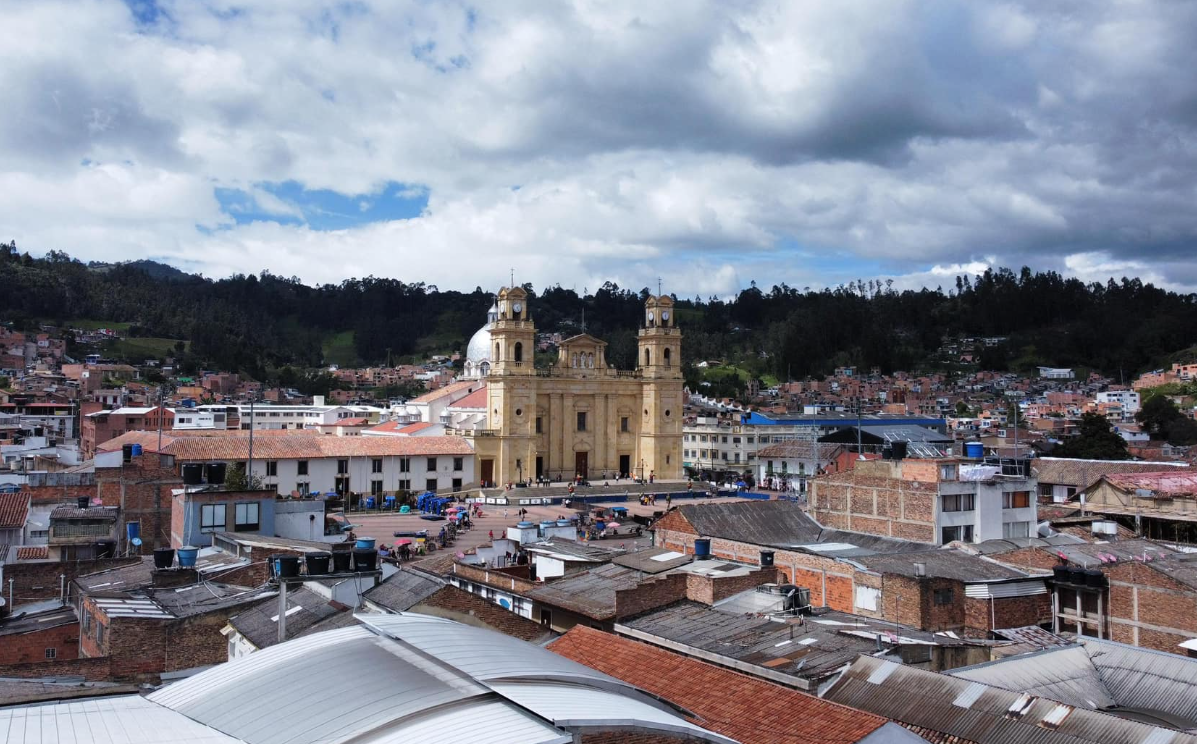 Adultos mayores de Chía visitan la Basílica de Nuestra Señora del Rosario en Chiquinquirá